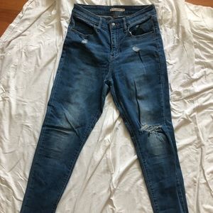 Levi’s 721 Skinny High Waist Jean